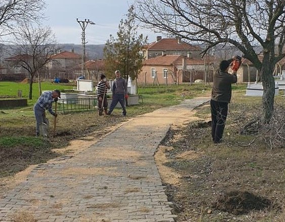 Köyümüz Mezarlığına Ağaçlandırma ve Bakım