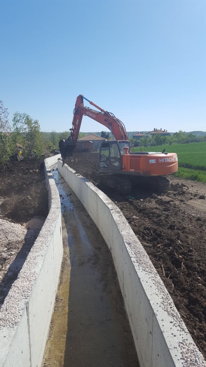 Köyümüz Deresine Beton  Kanal yapıldı.